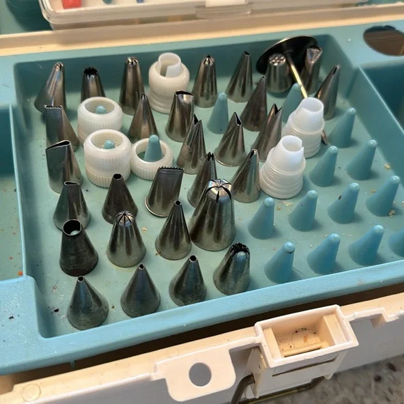 🧁 COMPLETE WILTON CAKE DECORATING TOOLS KIT